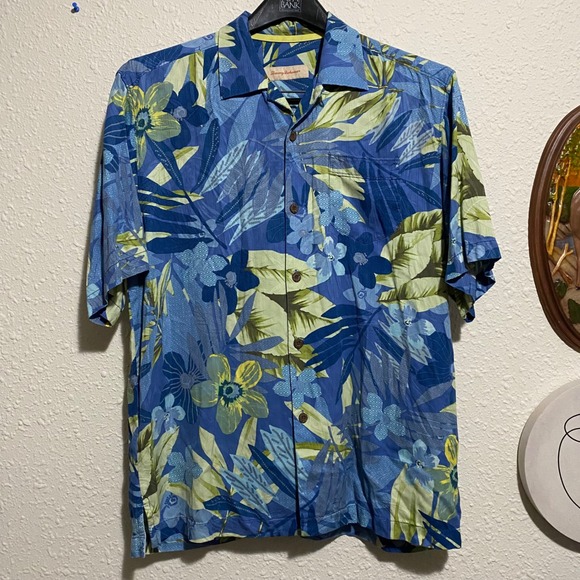 Tommy Bahama men's M 100% Silk Shirt Blue Floral Hawaiian Tropical Vacation - Picture 1 of 7